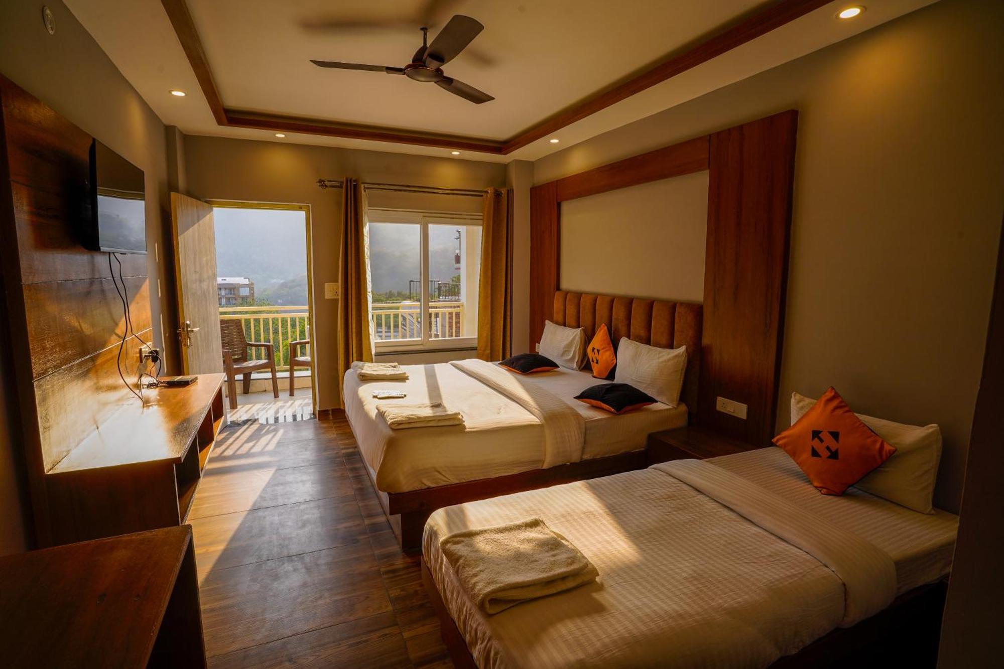 Hide-In Rishikesh, Laxman Jhula Hostel Buitenkant foto