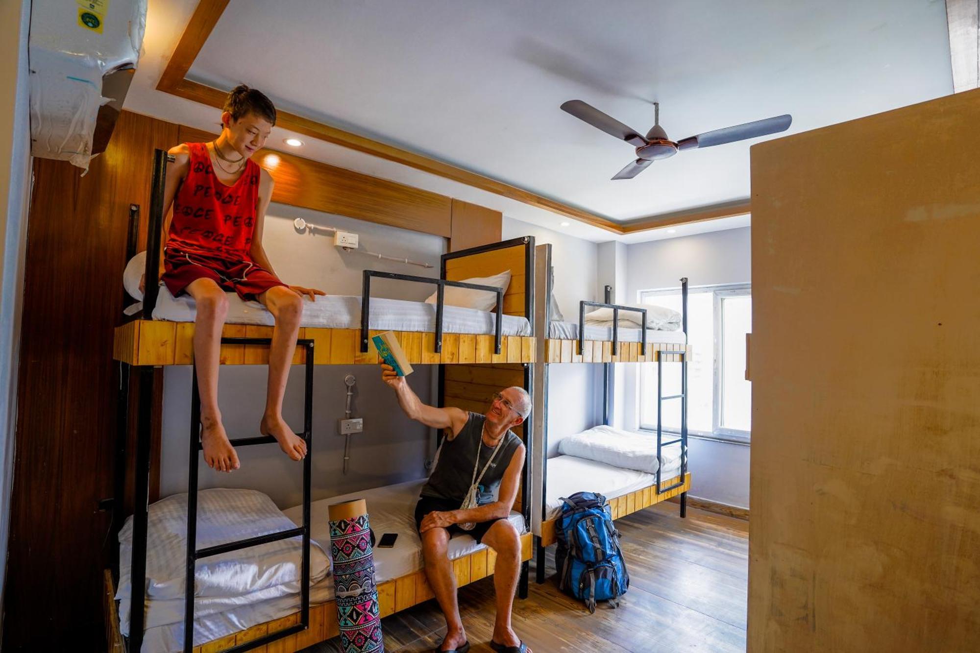 Hide-In Rishikesh, Laxman Jhula Hostel Buitenkant foto