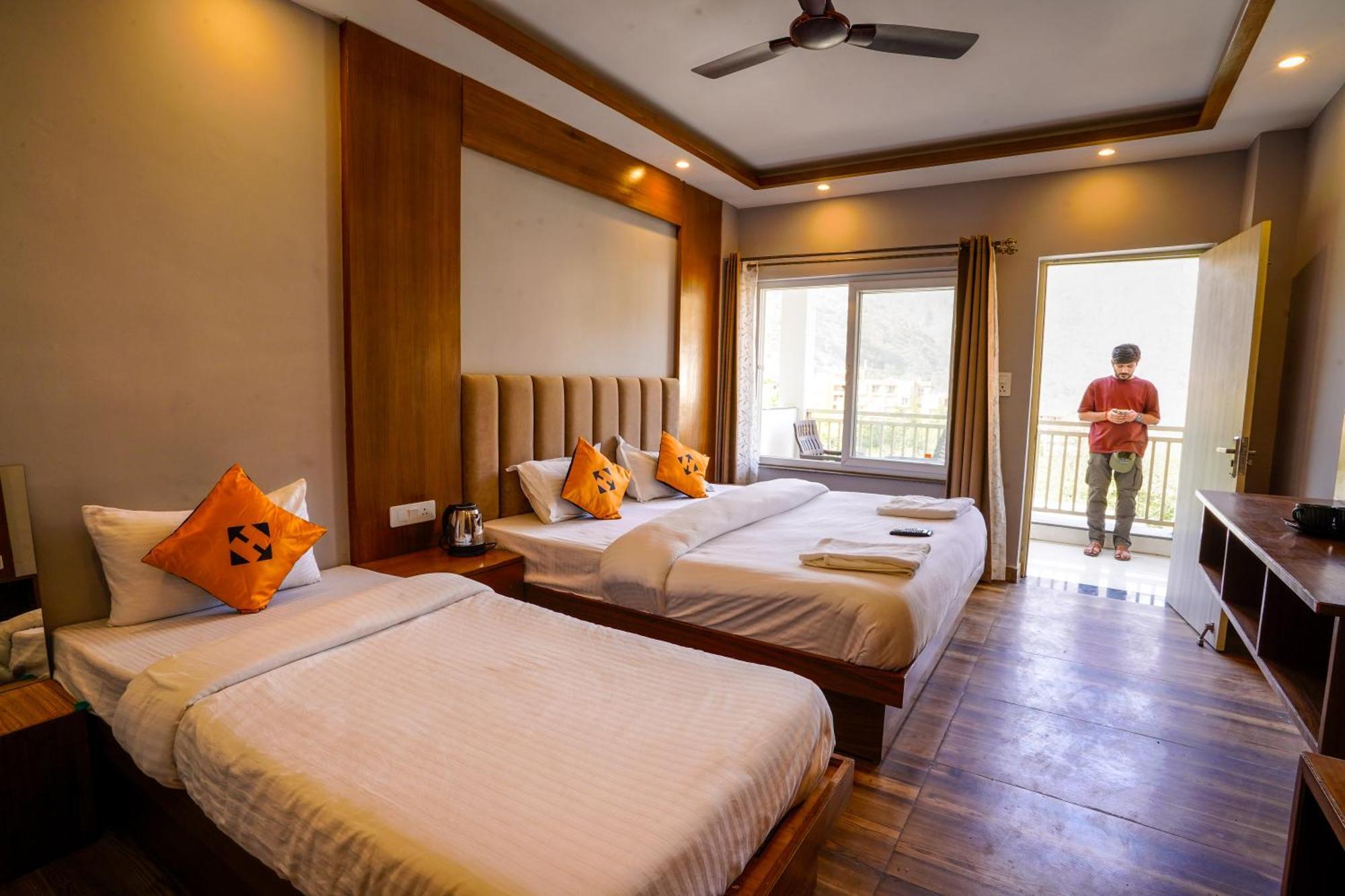 Hide-In Rishikesh, Laxman Jhula Hostel Buitenkant foto