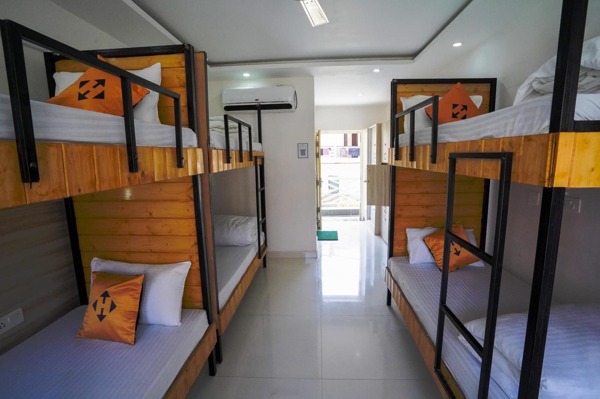Hide-In Rishikesh, Laxman Jhula Hostel Buitenkant foto
