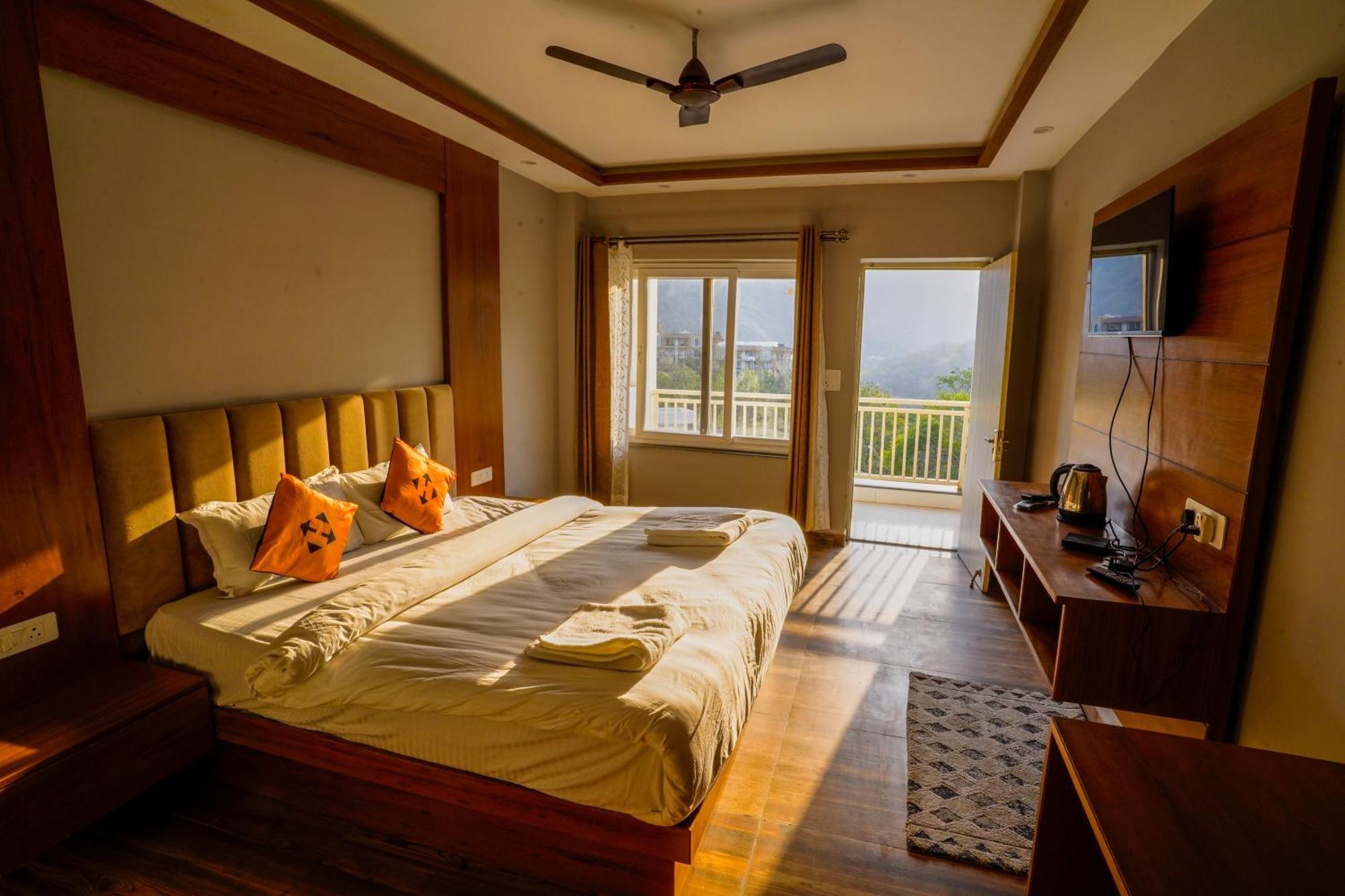 Hide-In Rishikesh, Laxman Jhula Hostel Buitenkant foto