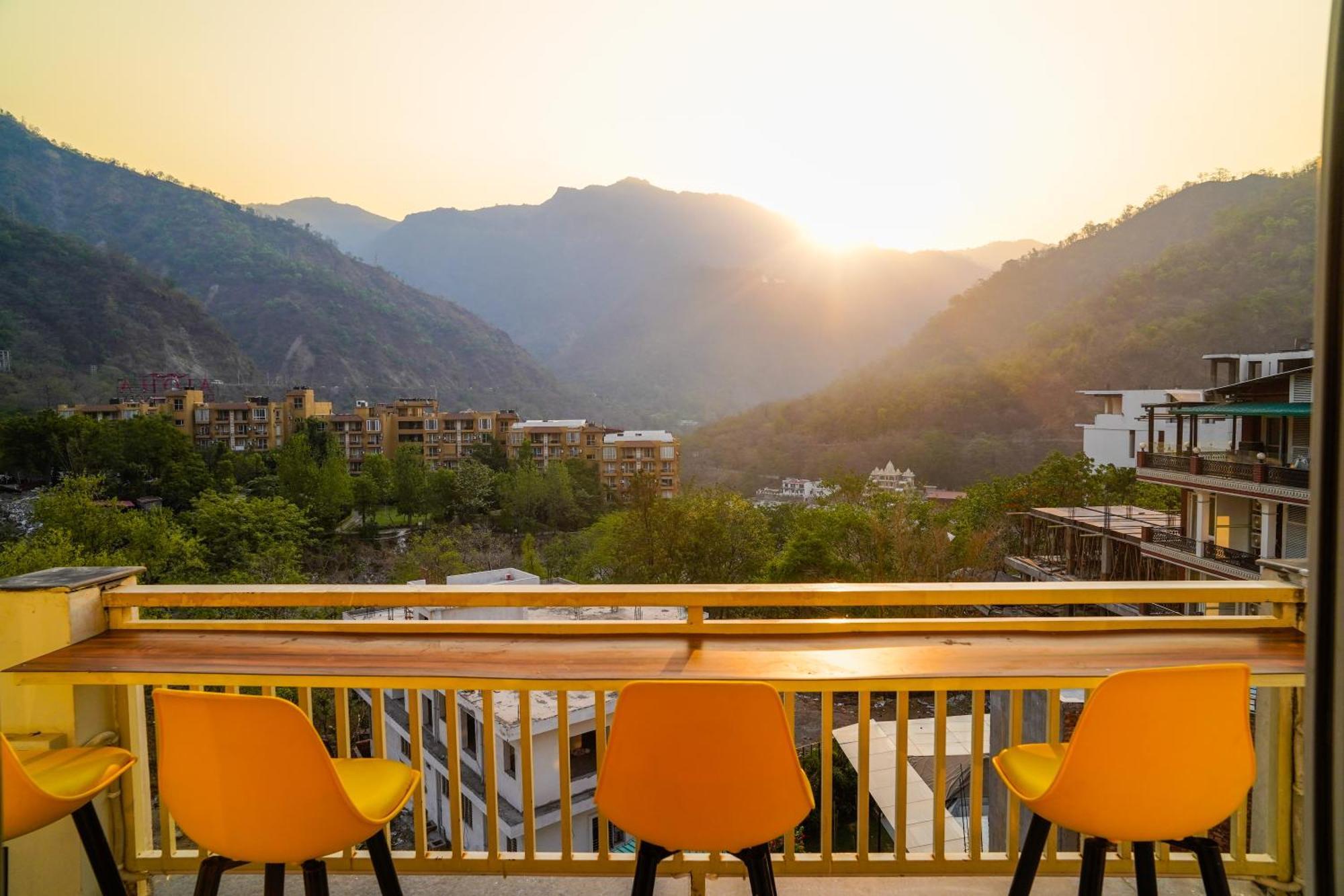 Hide-In Rishikesh, Laxman Jhula Hostel Buitenkant foto