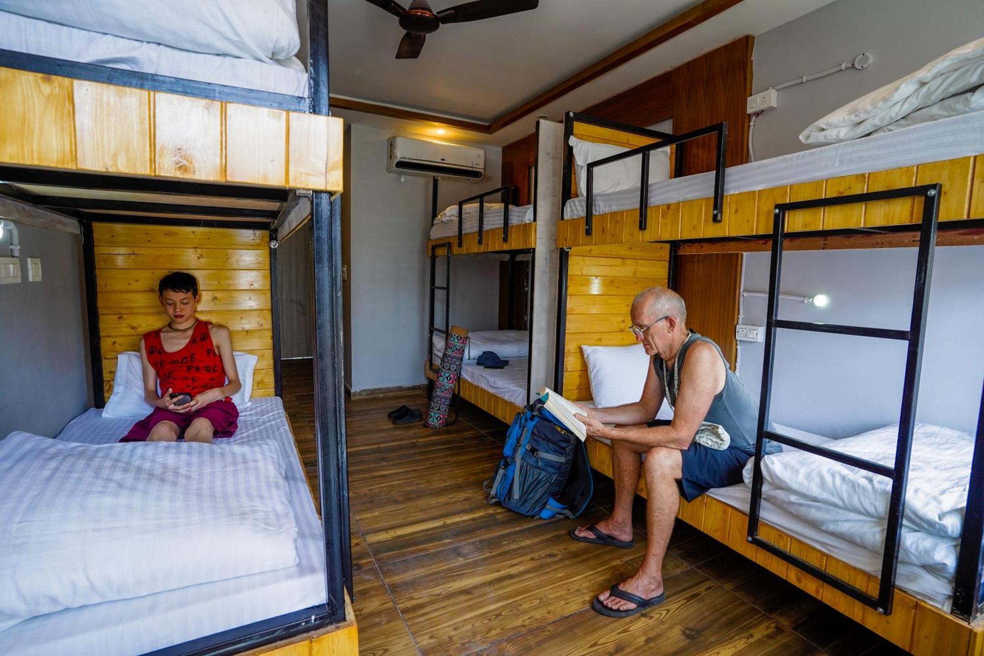 Hide-In Rishikesh, Laxman Jhula Hostel Buitenkant foto
