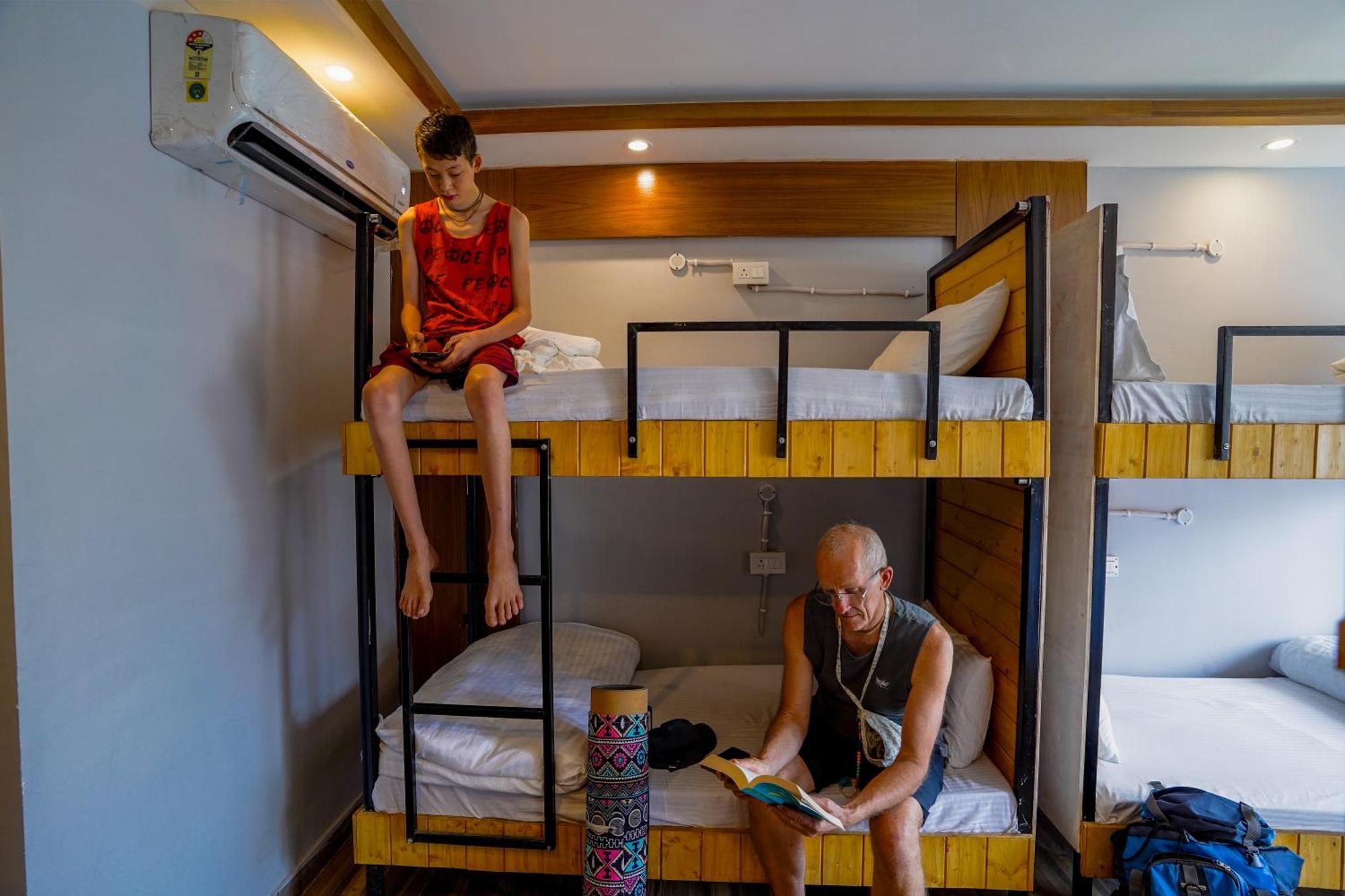 Hide-In Rishikesh, Laxman Jhula Hostel Buitenkant foto