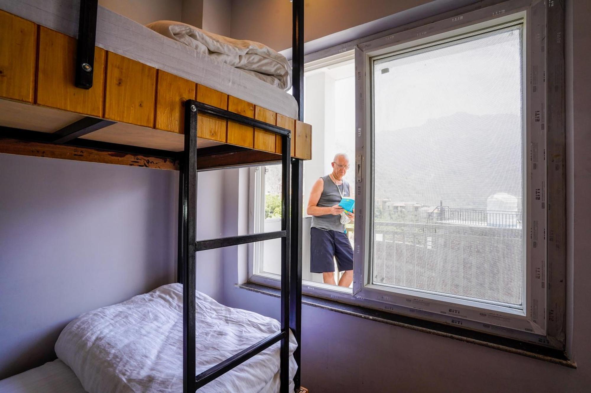 Hide-In Rishikesh, Laxman Jhula Hostel Buitenkant foto