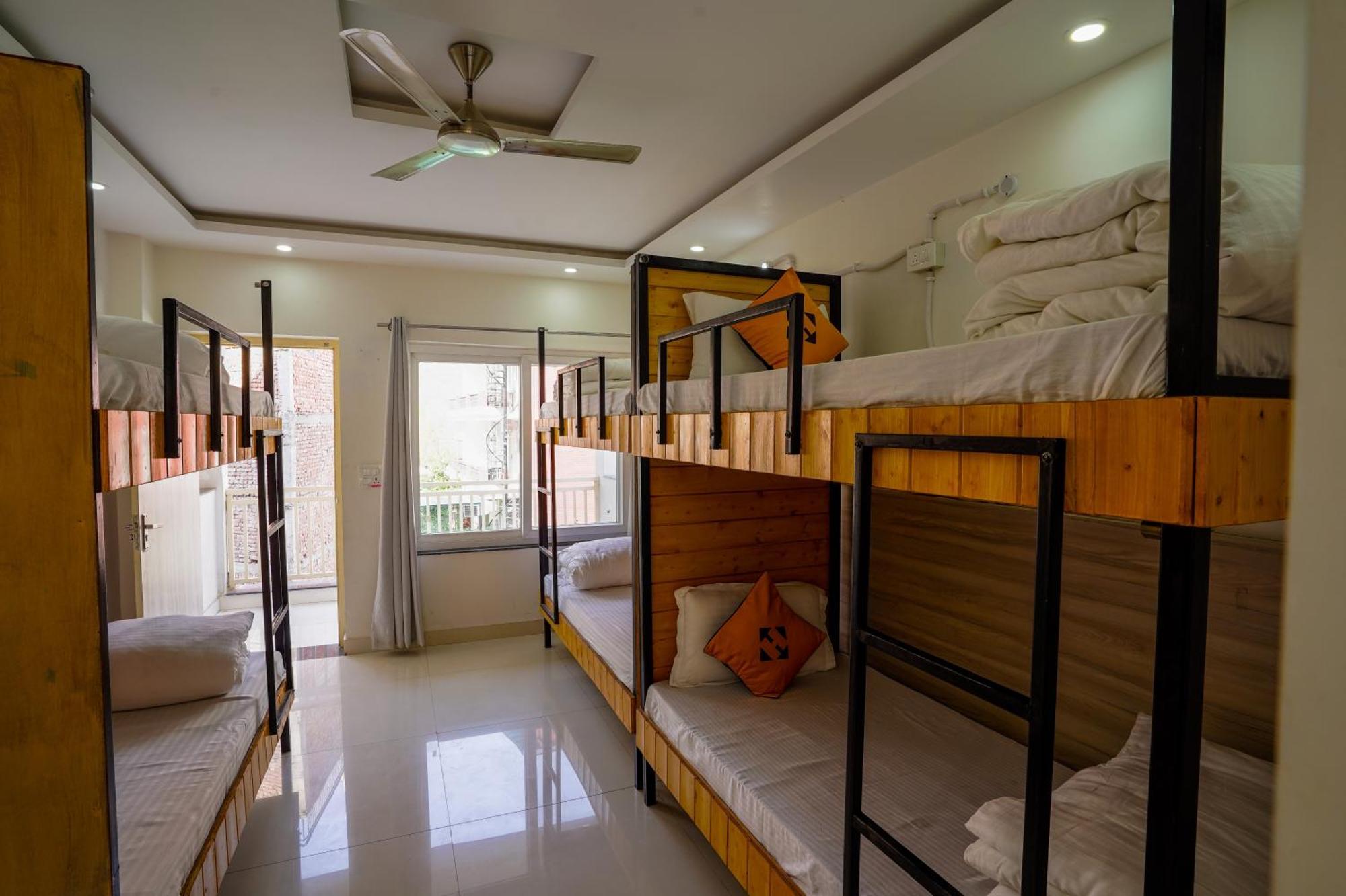 Hide-In Rishikesh, Laxman Jhula Hostel Buitenkant foto
