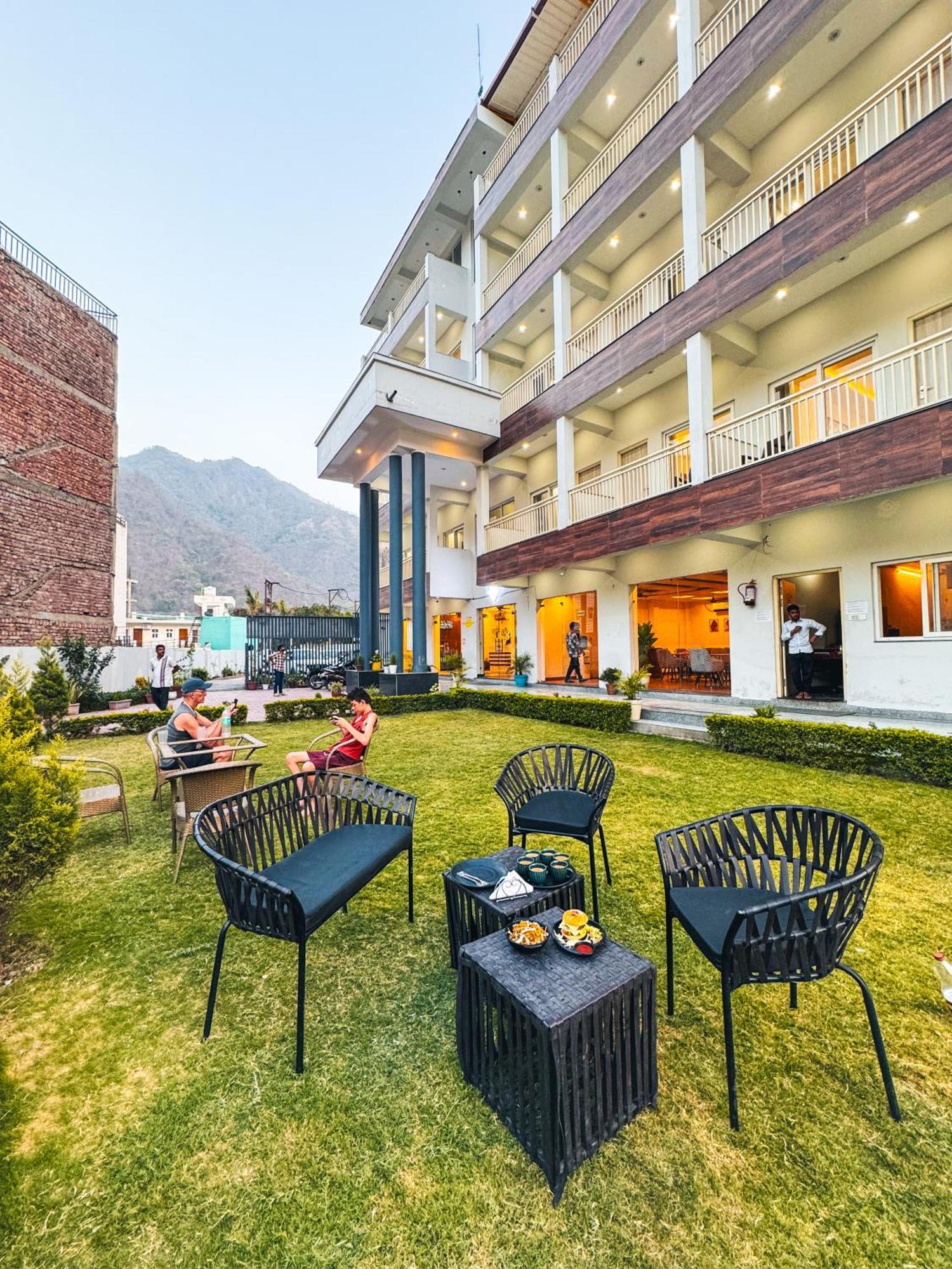 Hide-In Rishikesh, Laxman Jhula Hostel Buitenkant foto
